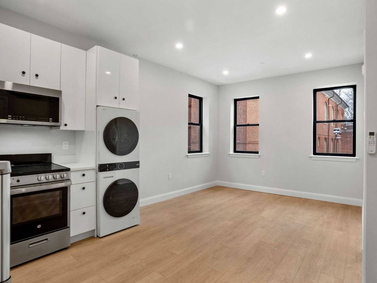 Apartment for rent at 176 Salem St, Boston, MA 02113