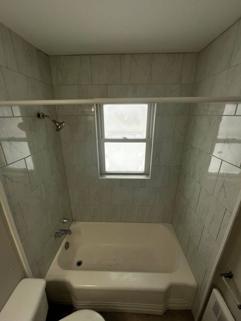 Apartment for rent at 1660 St Joseph Blvd, Fort Wayne, IN 46805