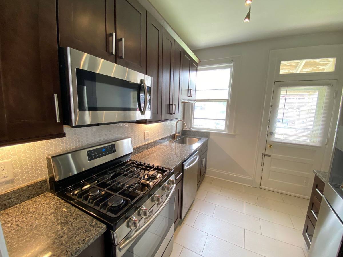 Apartment for rent at 64 W Greenwood Ave, Columbus, OH 43201