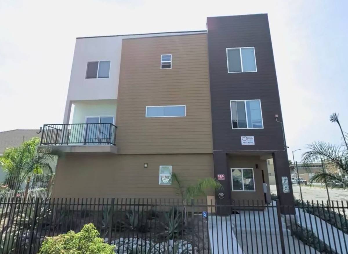 Apartment for rent at 1491 Atlantic Ave, Long Beach, CA 90813