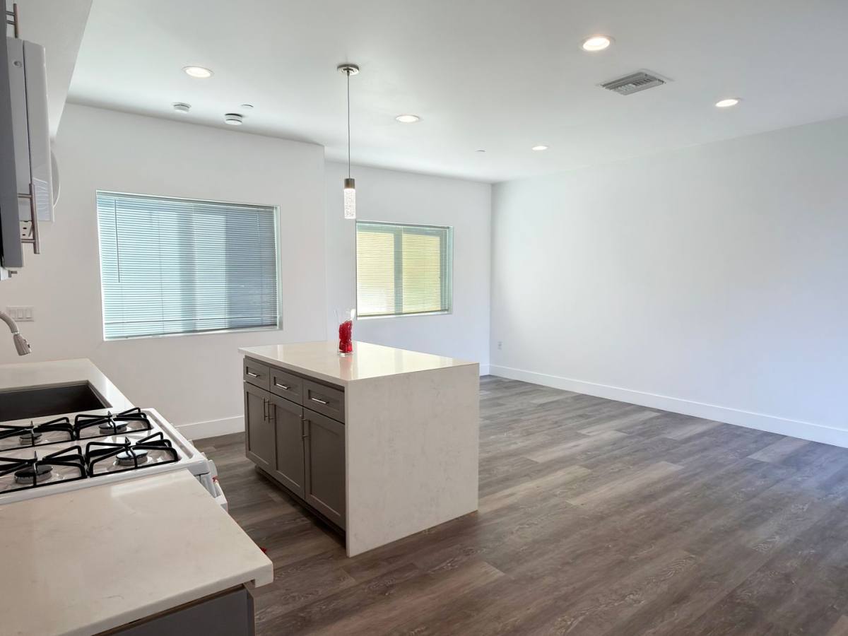 Apartment for rent at 1491 Atlantic Ave, Long Beach, CA 90813