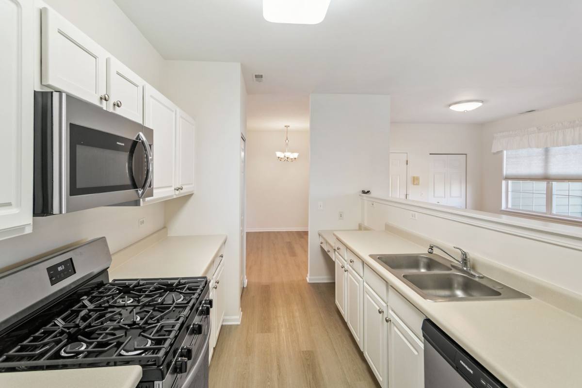 Townhouse for rent at 1137 Mount Vernon Dr, Grayslake, IL 60030