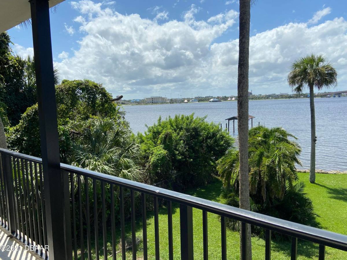 Condo for rent at 900 S Peninsula Dr, Daytona Beach, FL 32118