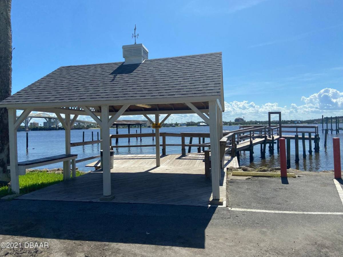 Condo for rent at 900 S Peninsula Dr, Daytona Beach, FL 32118