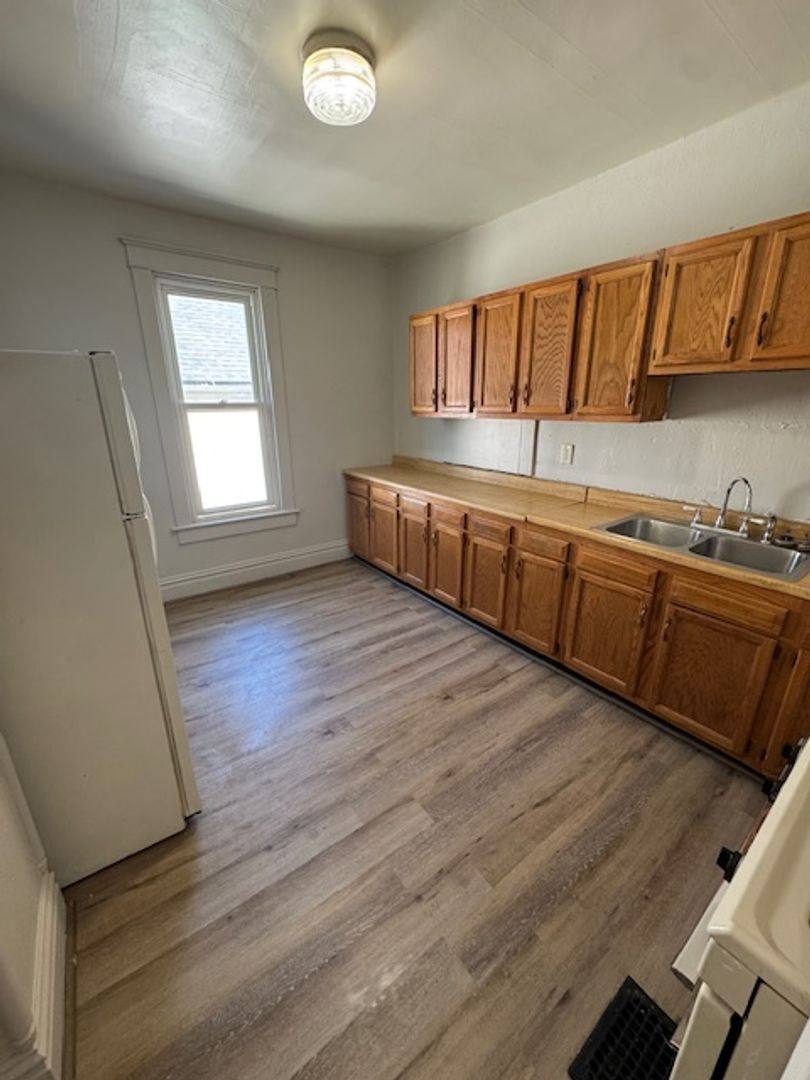 Apartment for rent at 938 Lincoln Ave, Fort Wayne, IN 46807