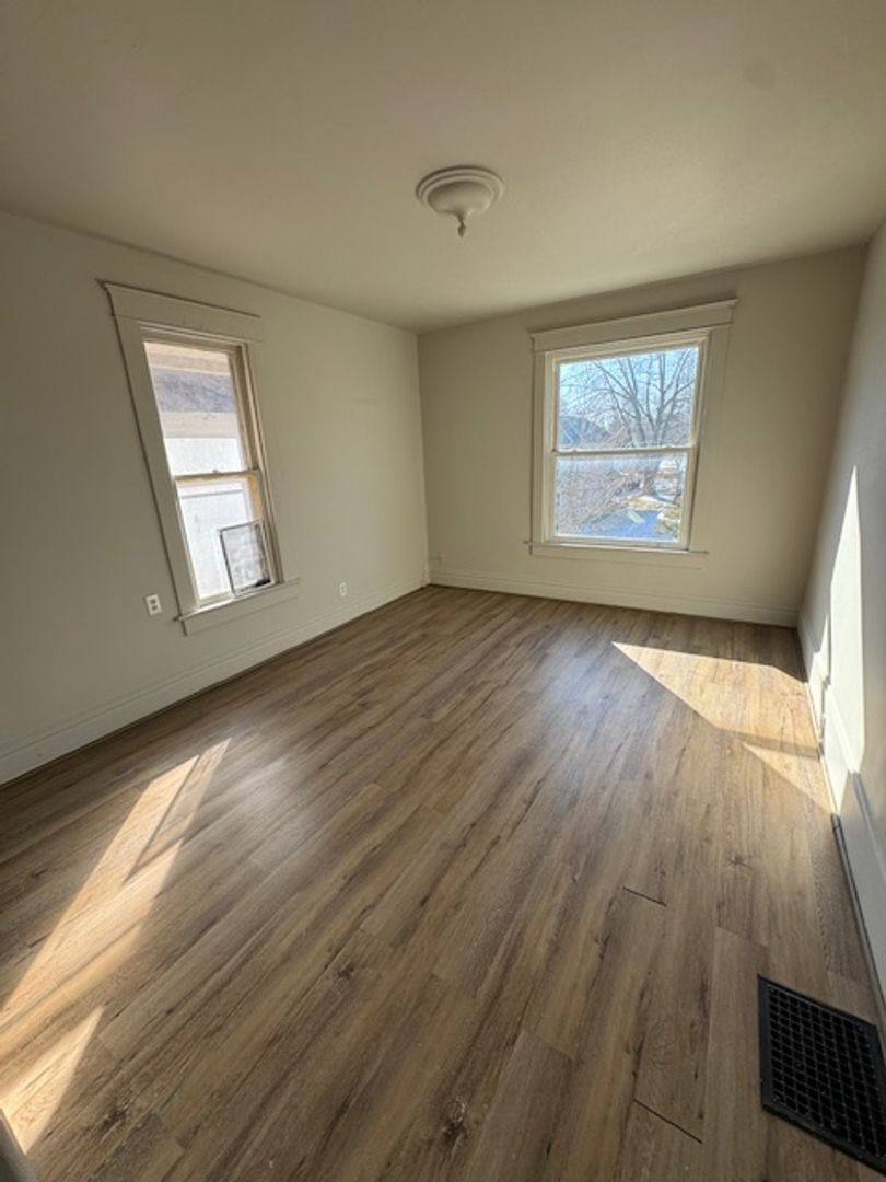 Apartment for rent at 938 Lincoln Ave, Fort Wayne, IN 46807