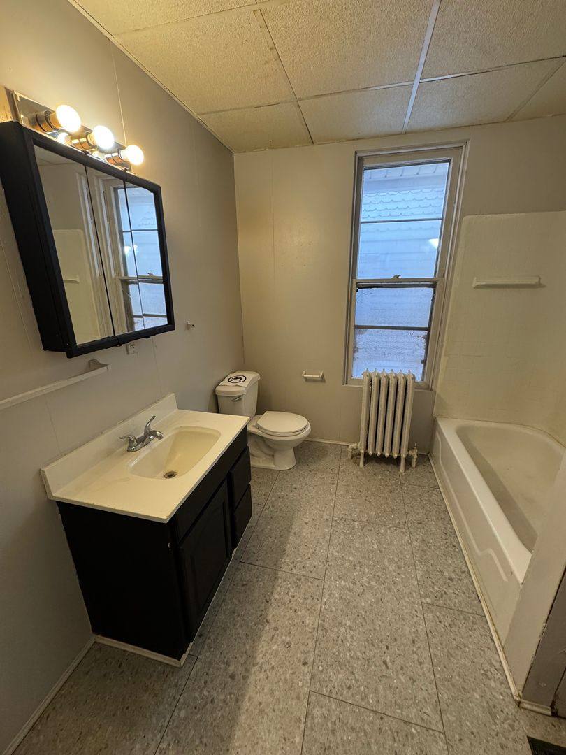 Apartment for rent at 938 Lincoln Ave, Fort Wayne, IN 46807