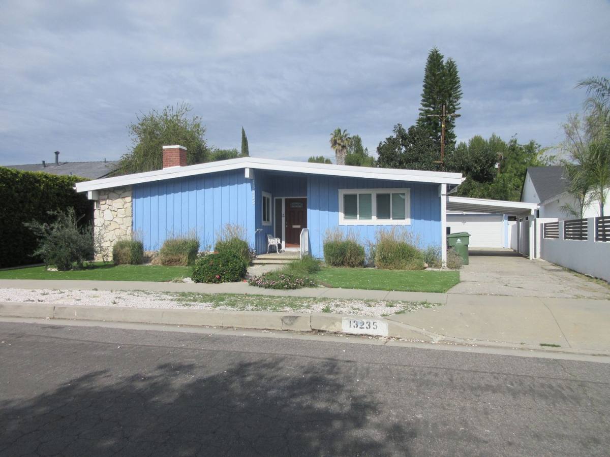 House for rent at 13235 Cumpston St, Van Nuys, CA 91401