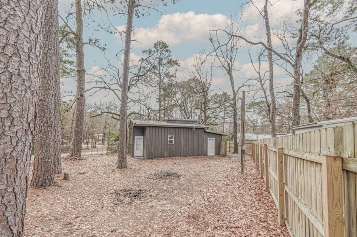 Apartment for rent at 20011-B Parkway Lane, Montgomery, TX 77356