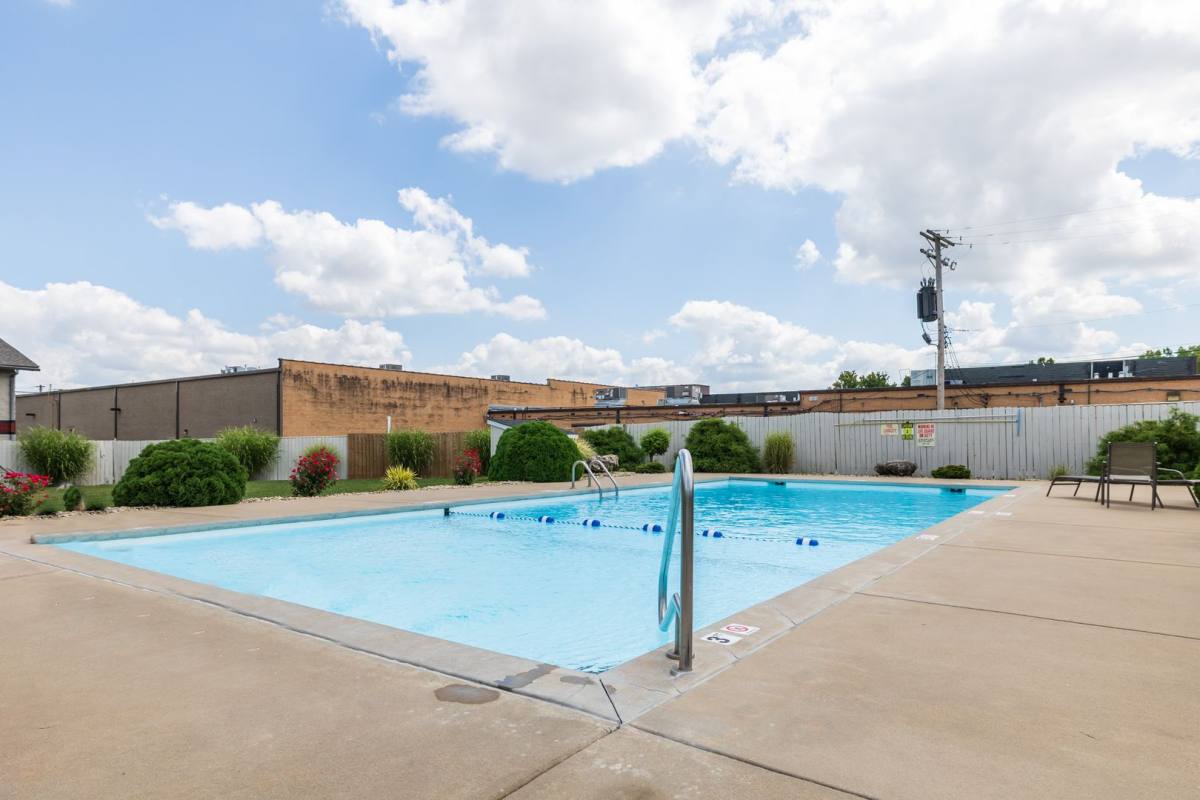 Apartment for rent at 901-996 Broadmoor Lane, Saint Charles, MO 63301
