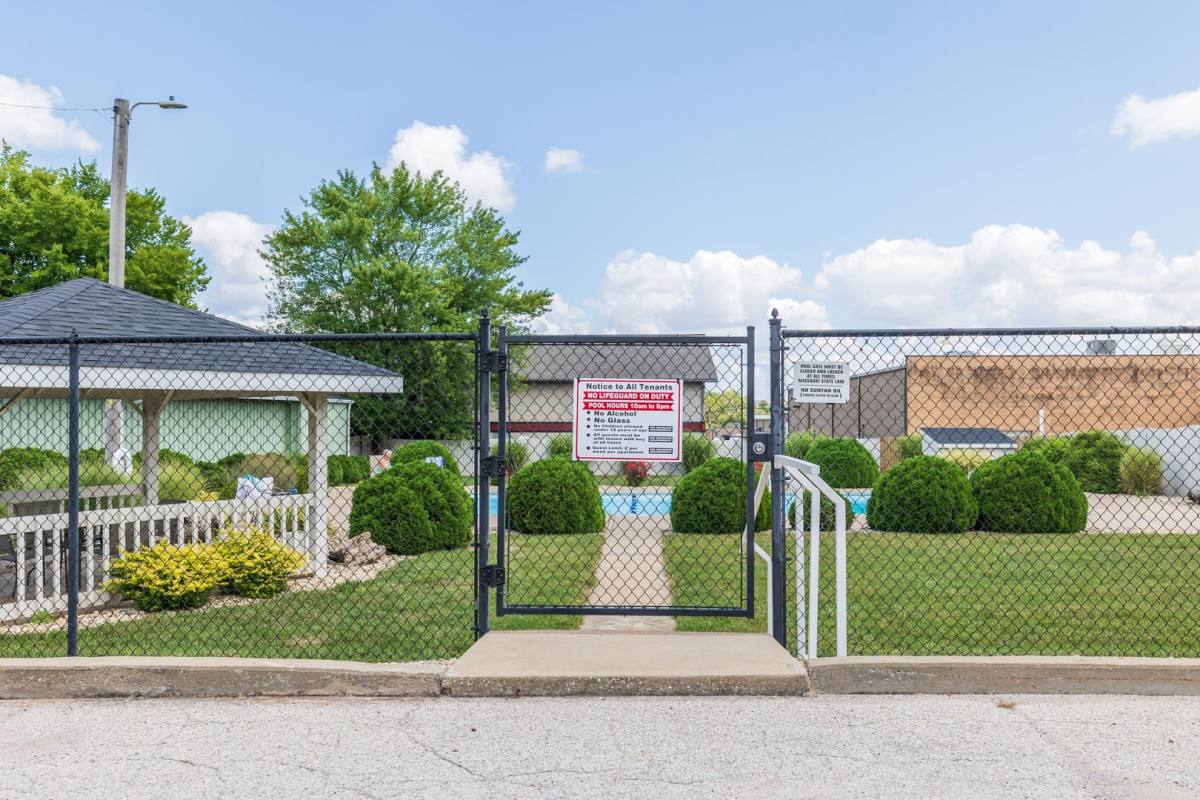 Apartment for rent at 901-996 Broadmoor Lane, Saint Charles, MO 63301