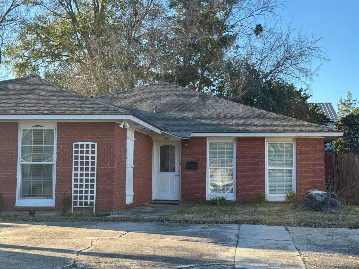 House for rent at 582 Jennifer Jean Dr, Baton Rouge, LA 70808