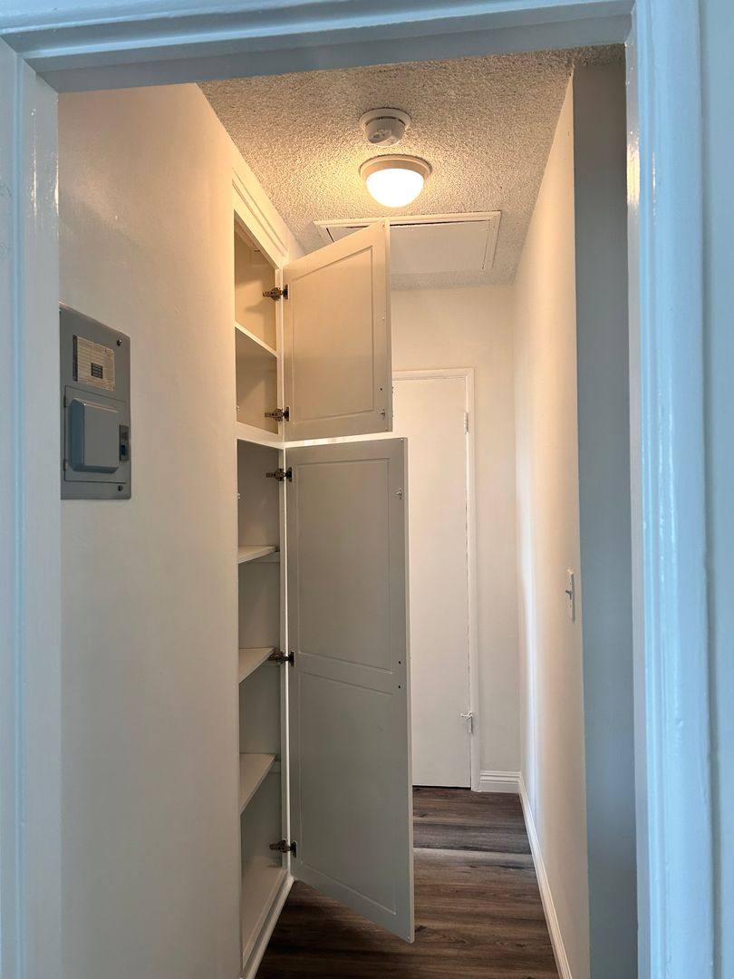 Apartment for rent at 320 Western Ave, Glendale, CA 91201