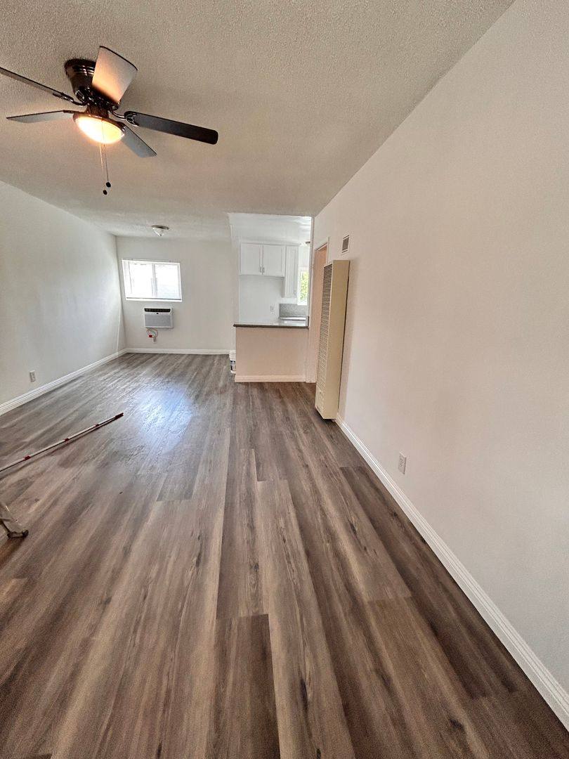 Apartment for rent at 320 Western Ave, Glendale, CA 91201