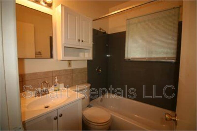 Apartment for rent at 471 S Holmes - B, Saint Louis, MO 63122