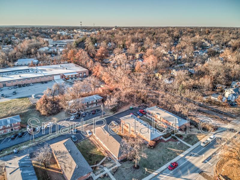 Apartment for rent at 471 S Holmes - B, Saint Louis, MO 63122