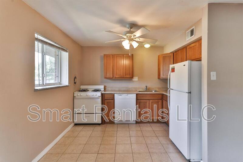 Apartment for rent at 471 S Holmes - B, Saint Louis, MO 63122