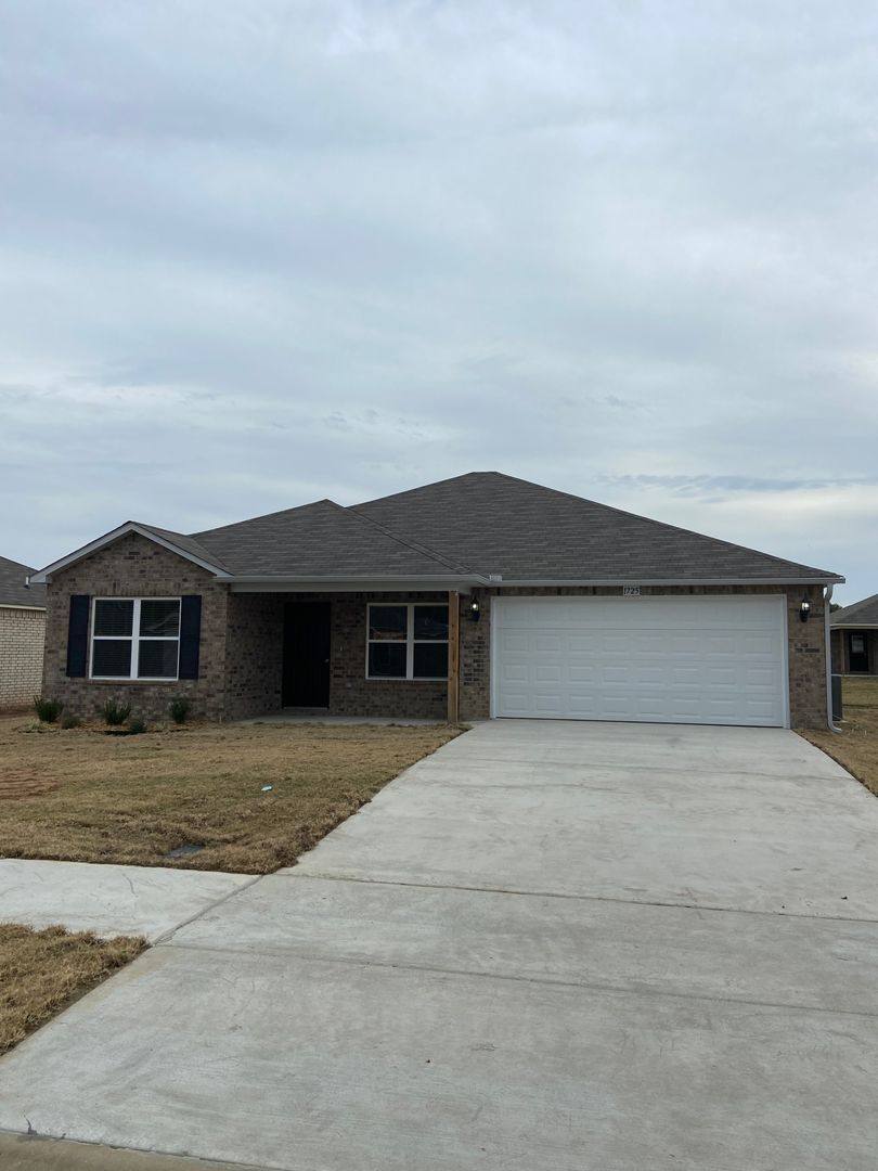 House for rent at 1725 Ryder St, Conway, AR 72032