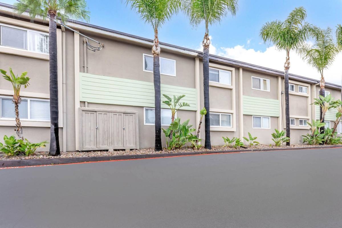 Apartment for rent at 1121 E Washington Ave, El Cajon, CA 92019