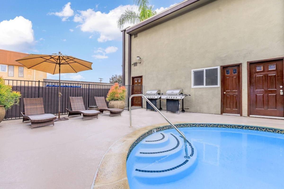 Apartment for rent at 1121 E Washington Ave, El Cajon, CA 92019