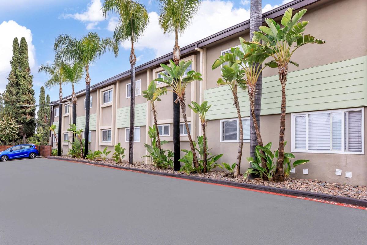Apartment for rent at 1121 E Washington Ave, El Cajon, CA 92019