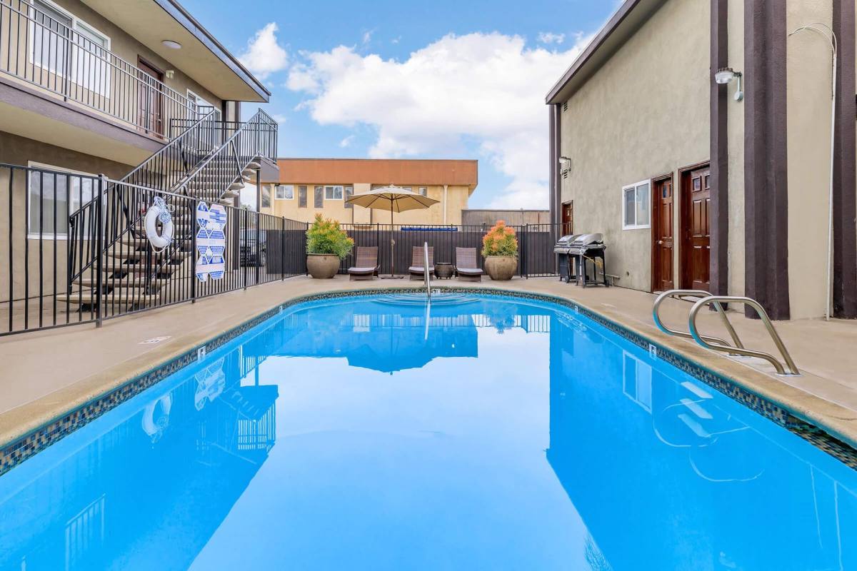 Apartment for rent at 1121 E Washington Ave, El Cajon, CA 92019