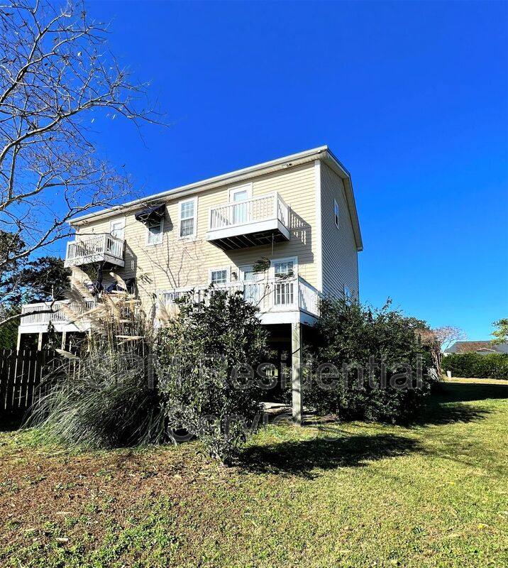 House for rent at 164A Twin Oaks Dr, Hampstead, NC 28443