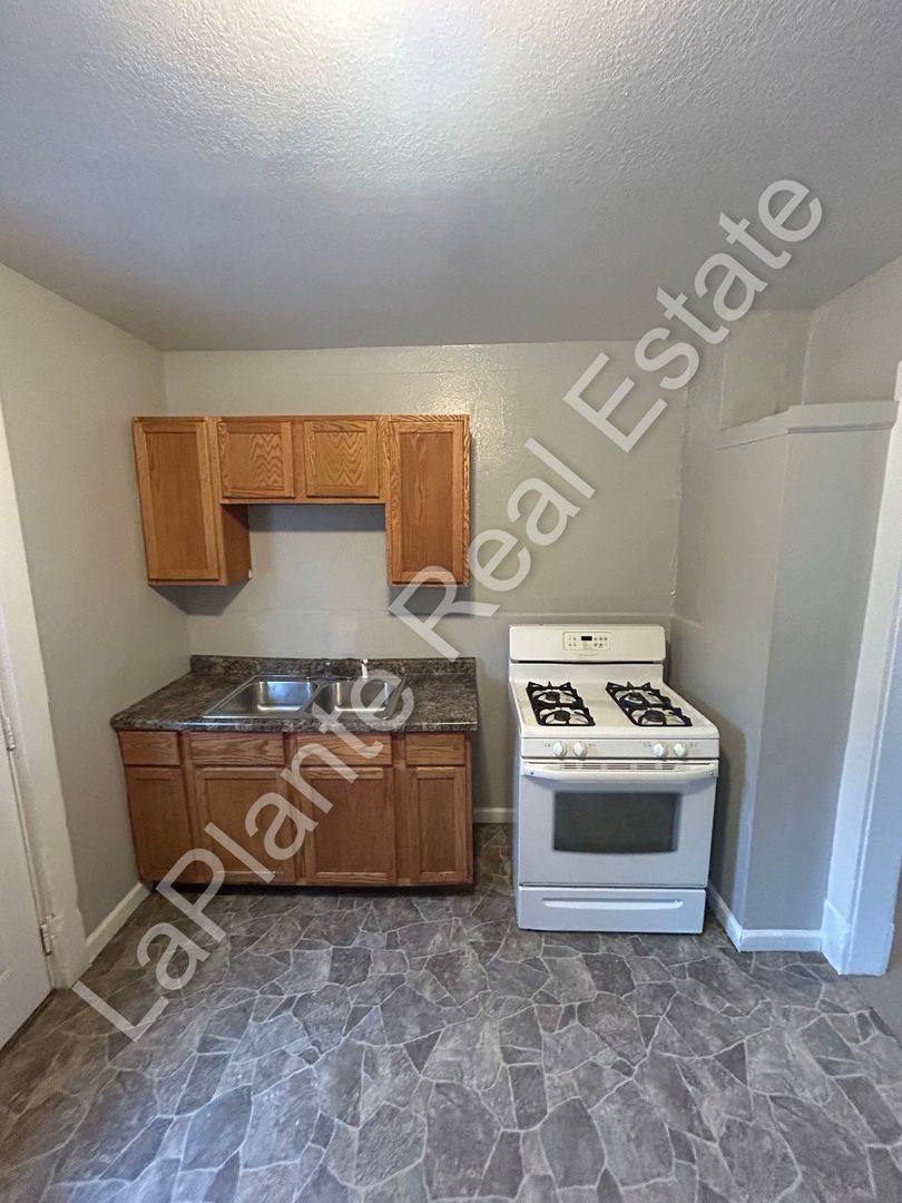 House for rent at 1804 Bigelow St, Toledo, OH 43613