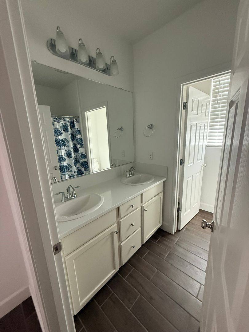 House for rent at 404 Manuel Court, Los Banos, CA 93635