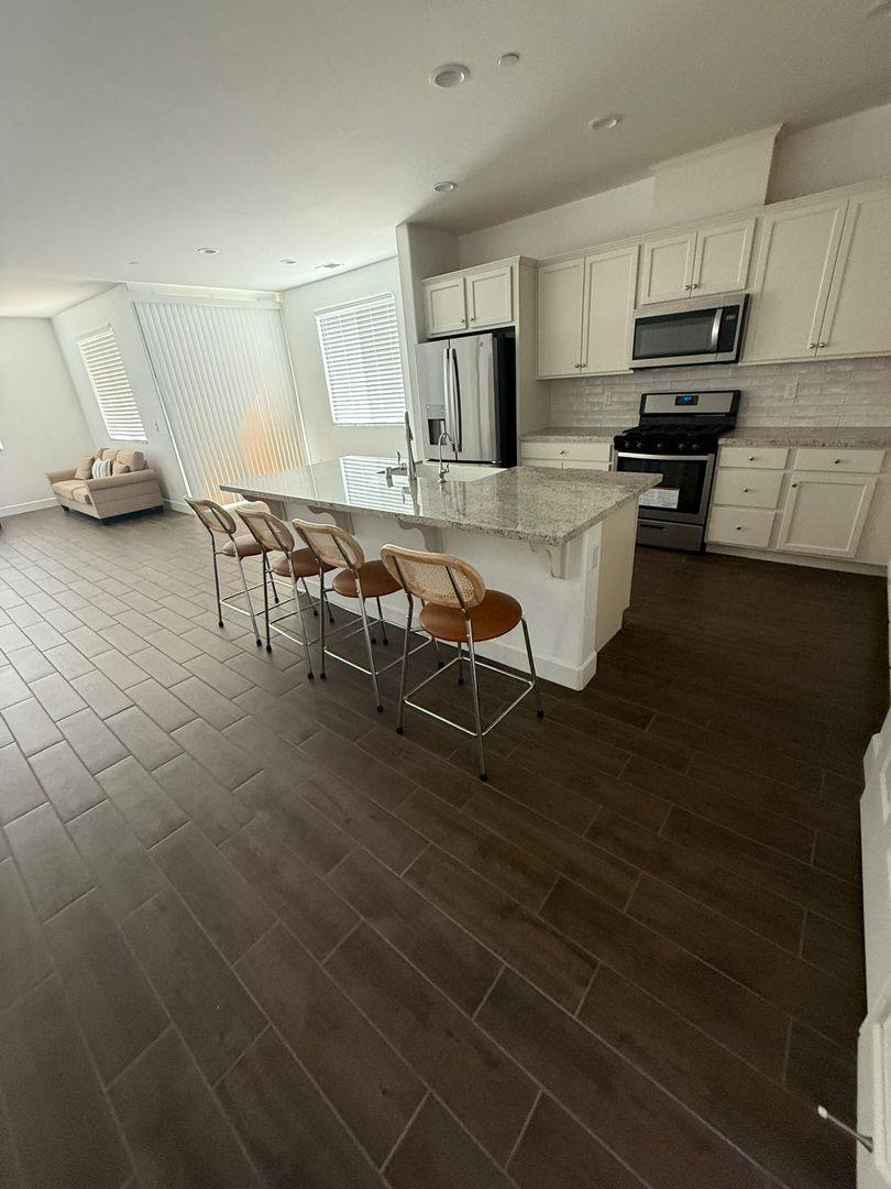 House for rent at 404 Manuel Court, Los Banos, CA 93635