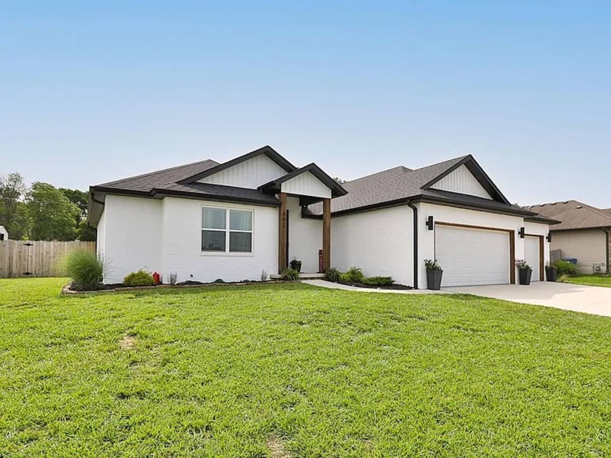 House for rent at 402 Coyote Pass, Ash Grove, MO 65604