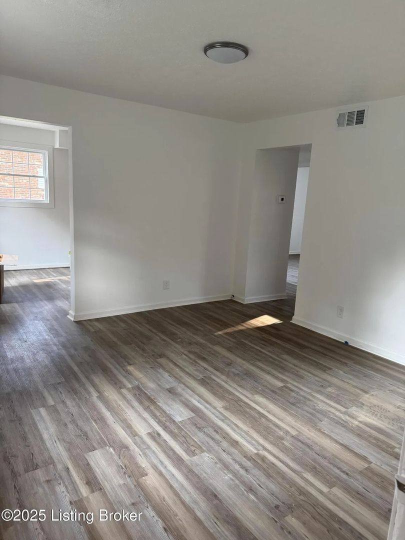 Apartment for rent at 10318 Greentree Lane, Louisville, KY 40272