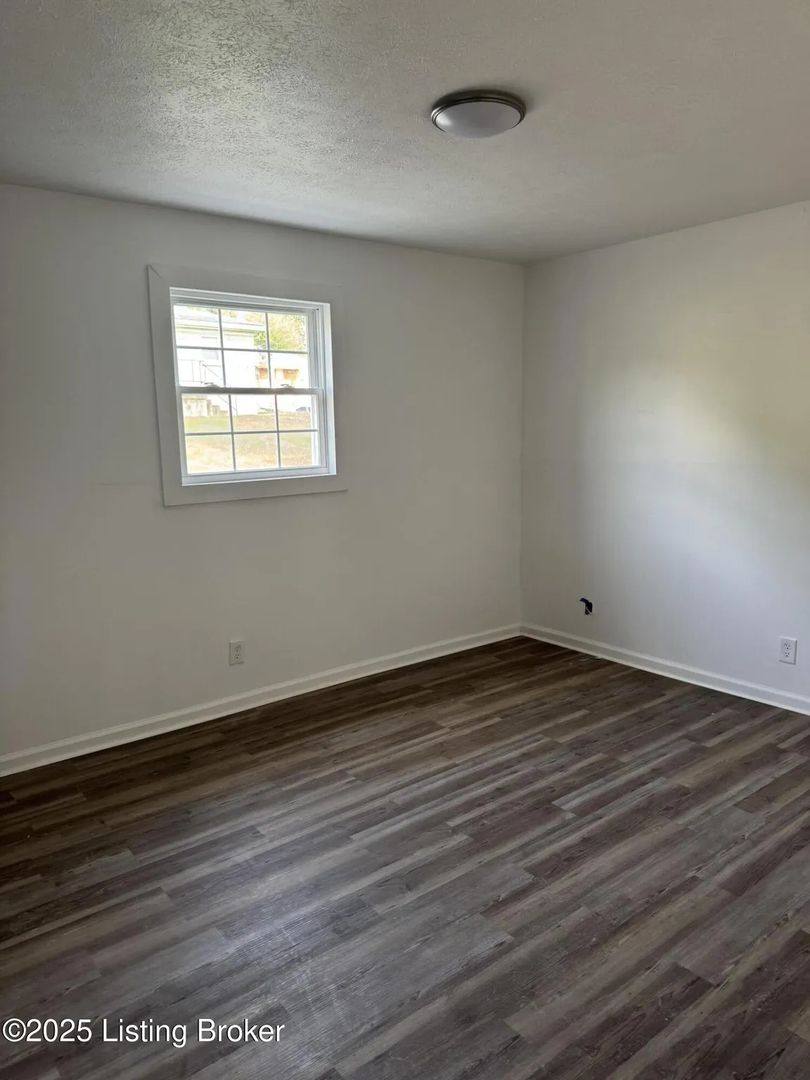 Apartment for rent at 10318 Greentree Lane, Louisville, KY 40272
