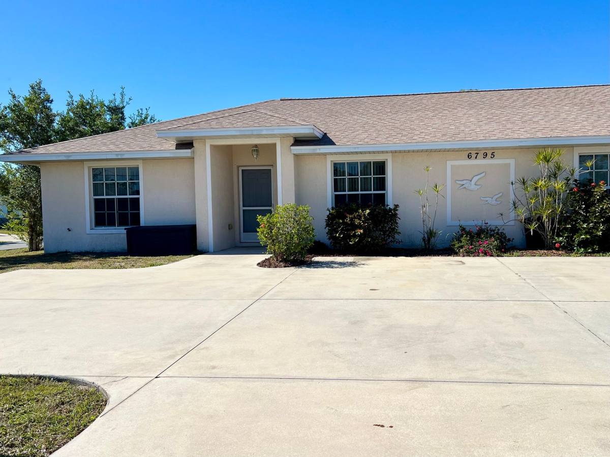 Apartment for rent at 6795 David Blvd, Fort Pierce, FL 34981