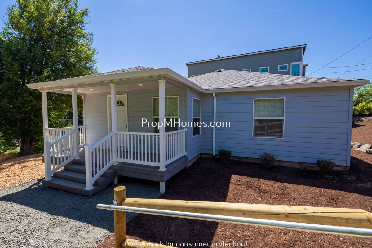House for rent at 12566 SE 27th Ave, Portland, OR 97222