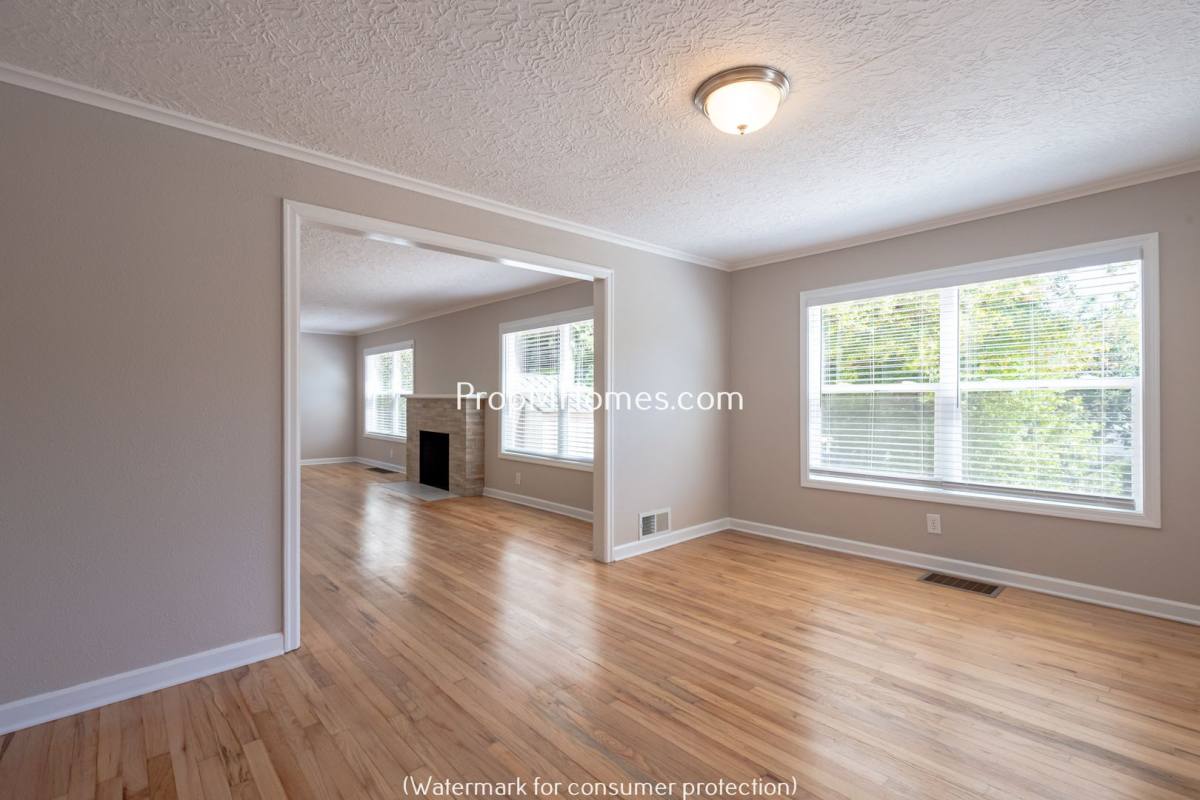 House for rent at 12566 SE 27th Ave, Portland, OR 97222