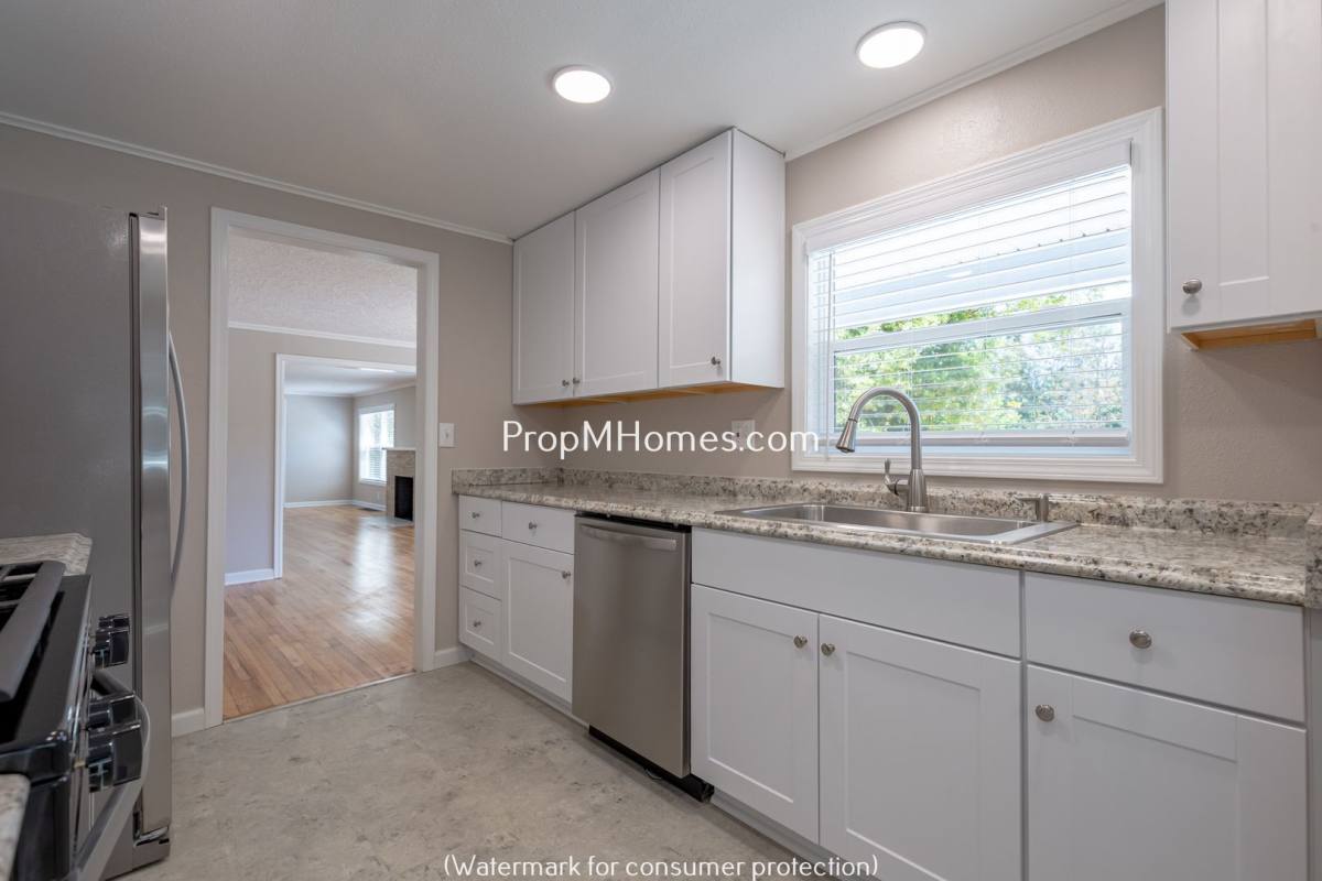 House for rent at 12566 SE 27th Ave, Portland, OR 97222