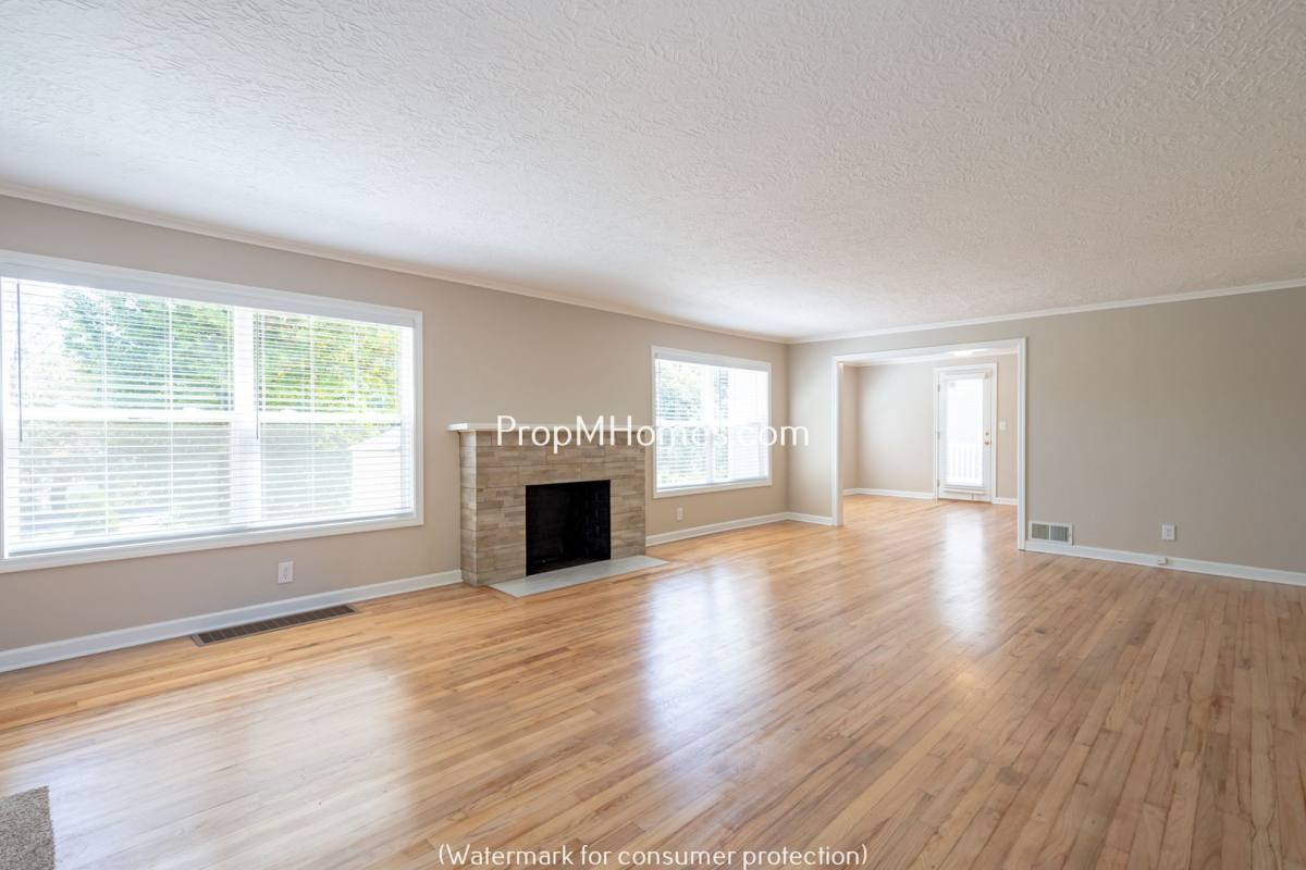 House for rent at 12566 SE 27th Ave, Portland, OR 97222