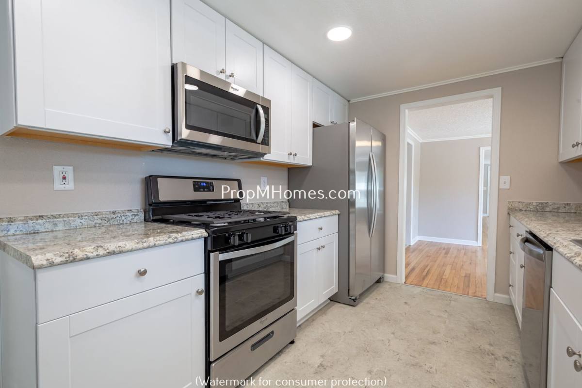 House for rent at 12566 SE 27th Ave, Portland, OR 97222