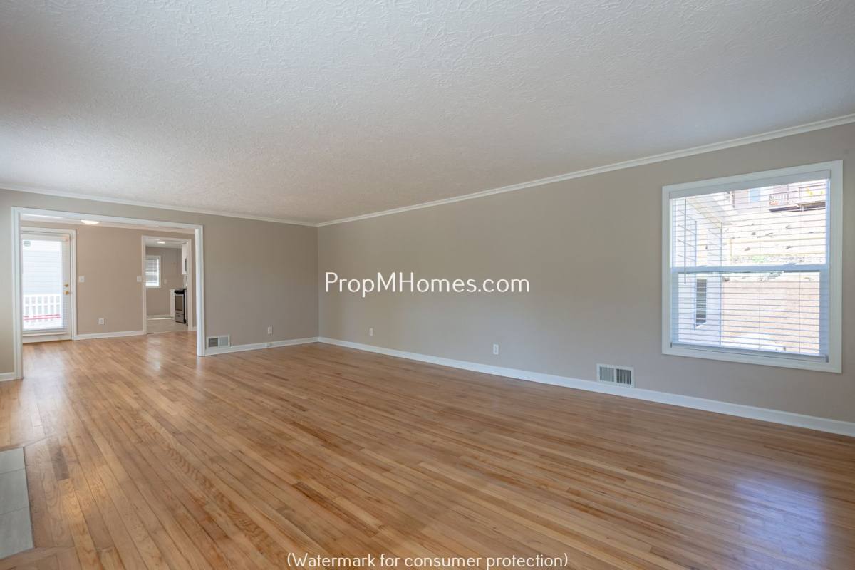 House for rent at 12566 SE 27th Ave, Portland, OR 97222