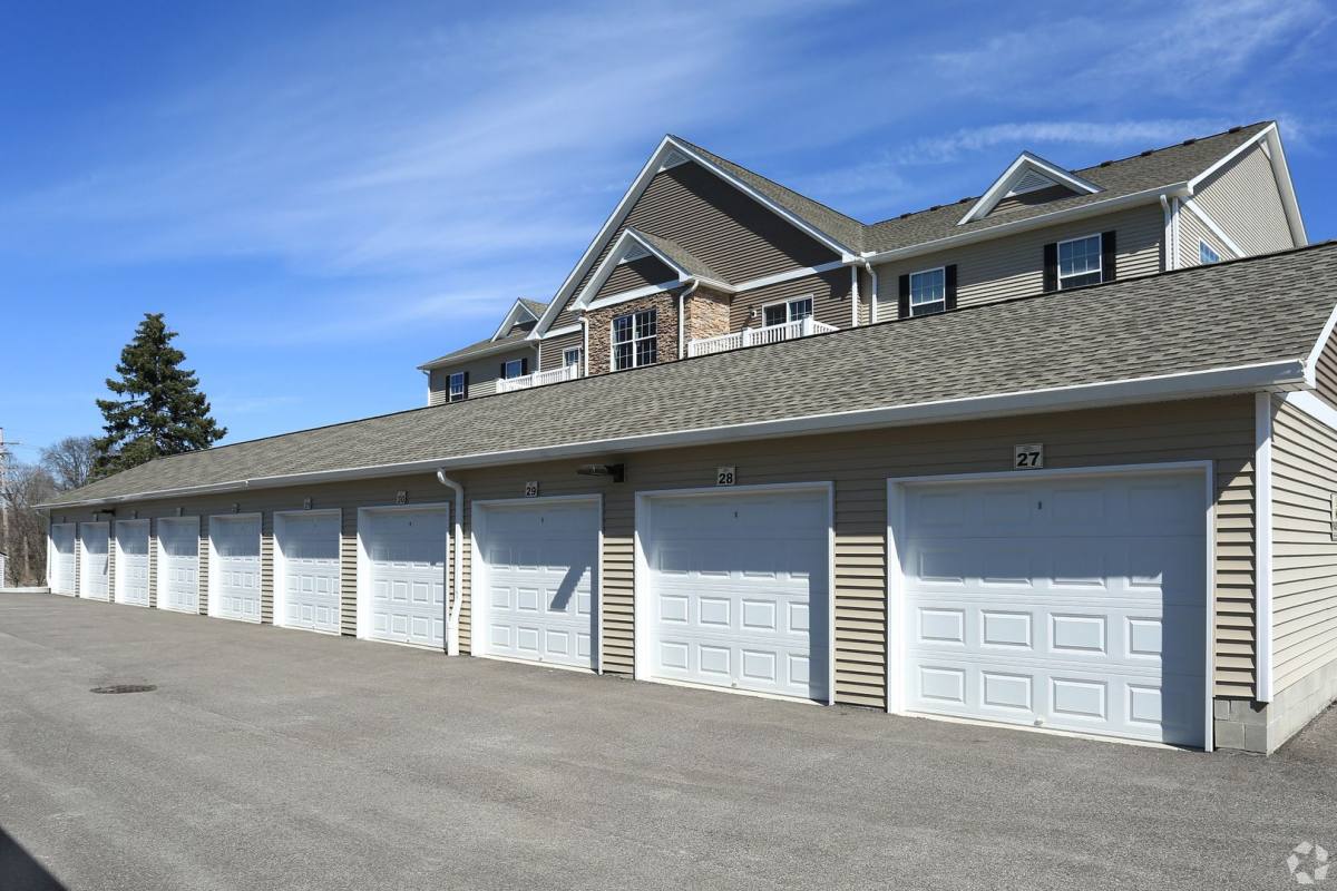 Apartment for rent at 401-407 Pleasant Meadow Blvd, Cuyahoga Falls, OH 44223