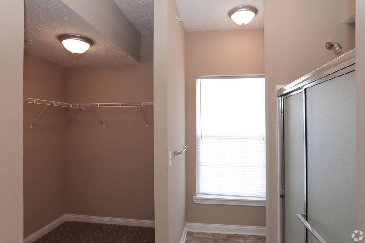 Apartment for rent at 401-407 Pleasant Meadow Blvd, Cuyahoga Falls, OH 44223