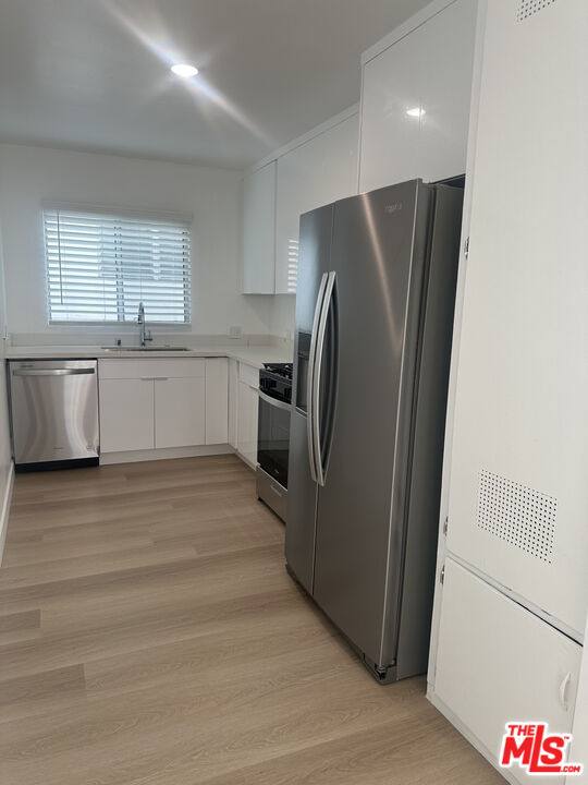 Apartment for rent at 228 S Doheny Dr #228-1, Beverly Hills, CA 90211