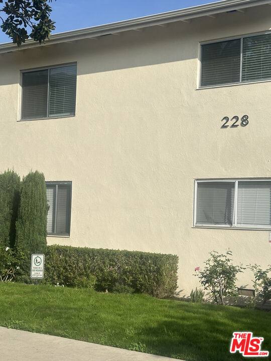 Apartment for rent at 228 S Doheny Dr #228-1, Beverly Hills, CA 90211