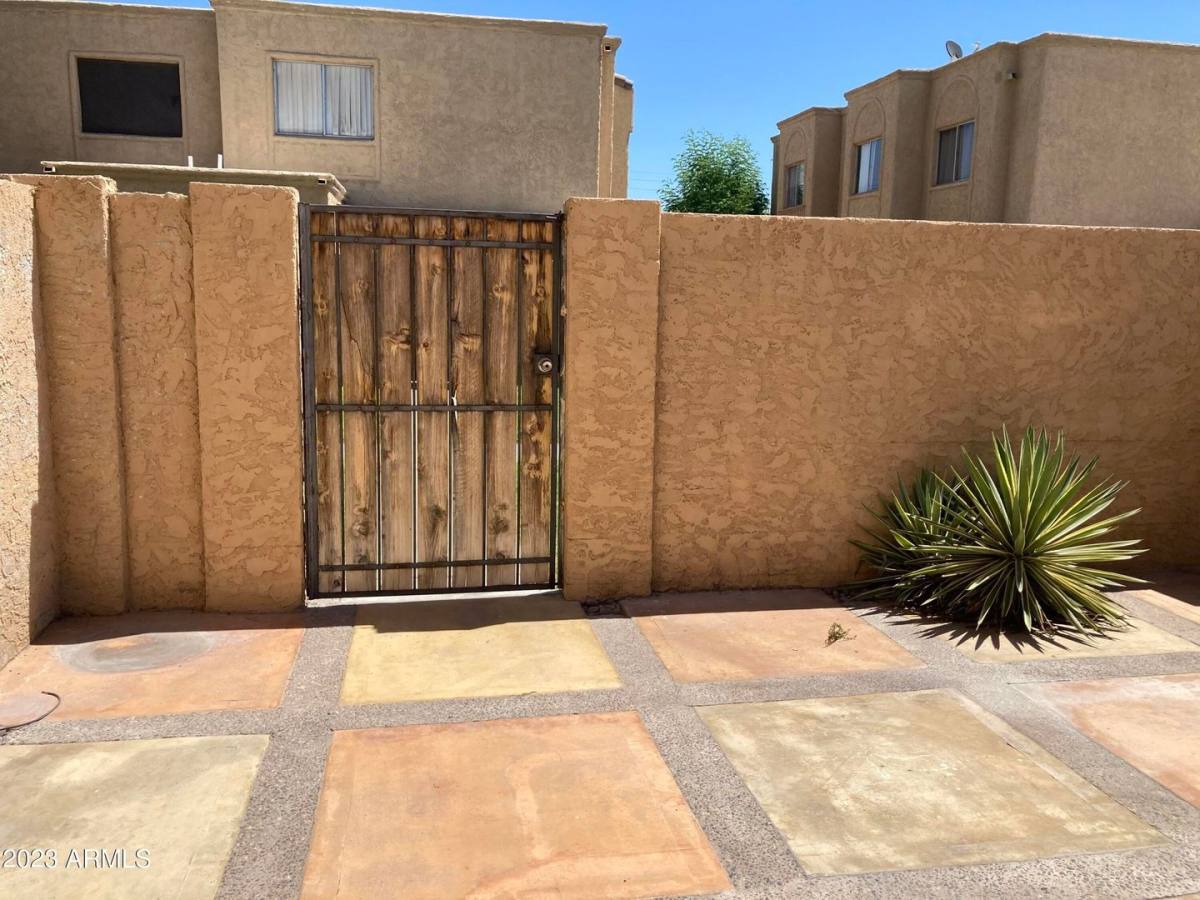 Townhouse for rent at 948 S Alma School Rd, Mesa, AZ 85210