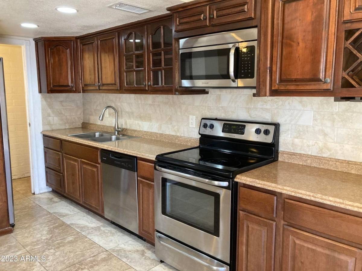 Townhouse for rent at 948 S Alma School Rd, Mesa, AZ 85210