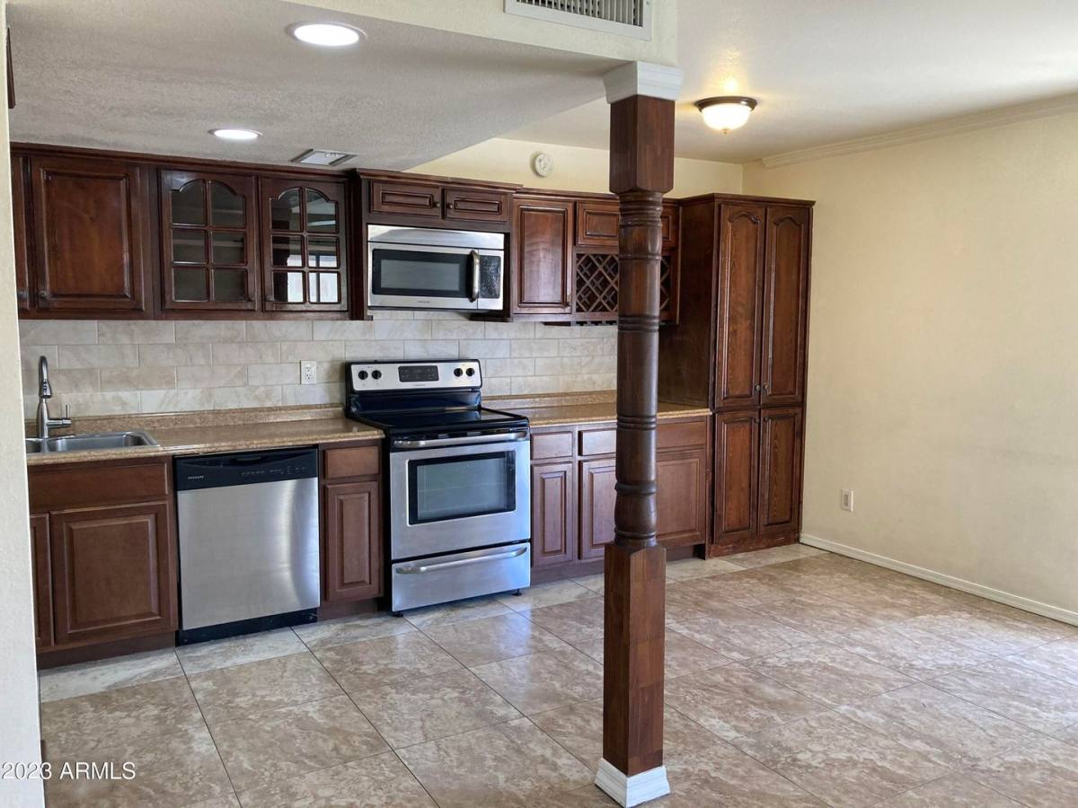 Townhouse for rent at 948 S Alma School Rd, Mesa, AZ 85210