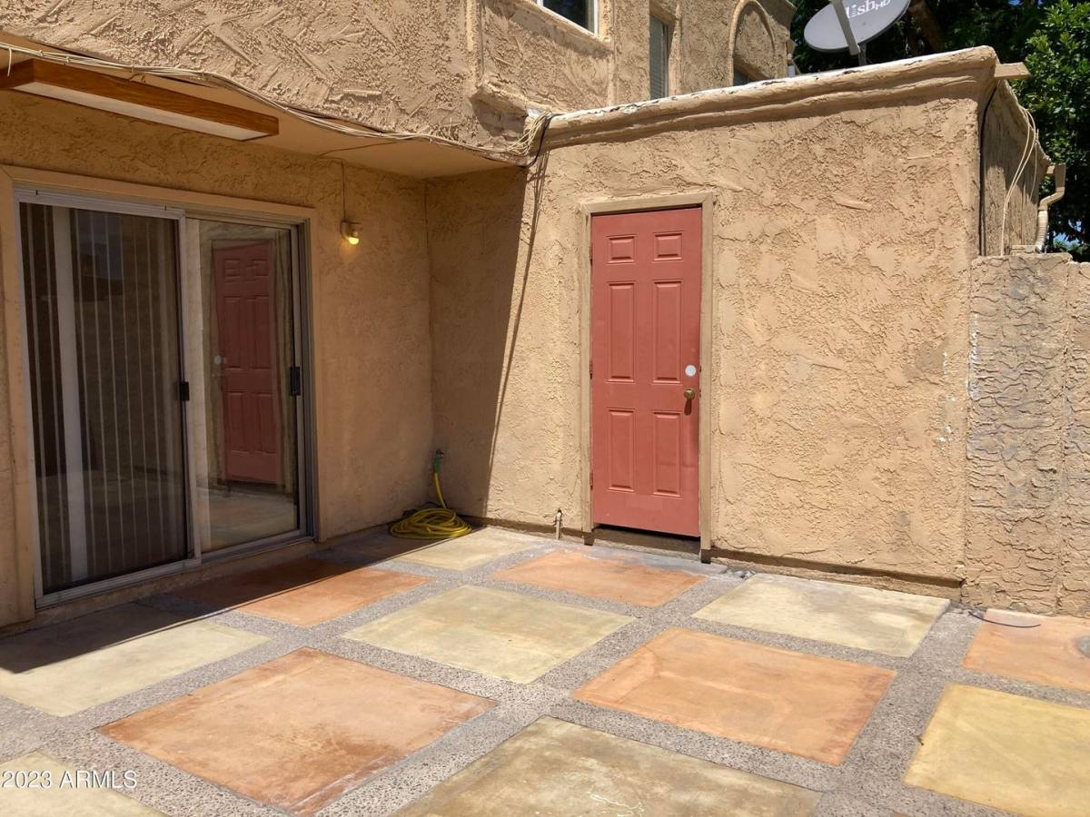 Townhouse for rent at 948 S Alma School Rd, Mesa, AZ 85210