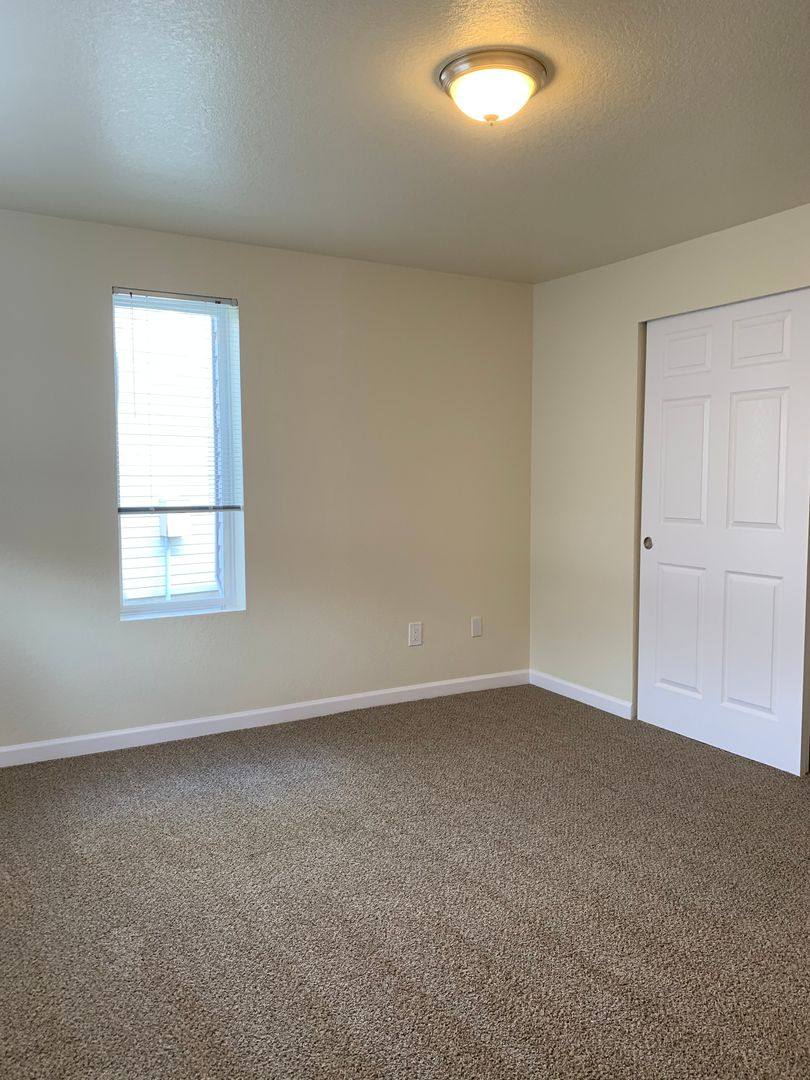 Apartment for rent at 4665 Campbell Dr SE, Salem, OR 97317