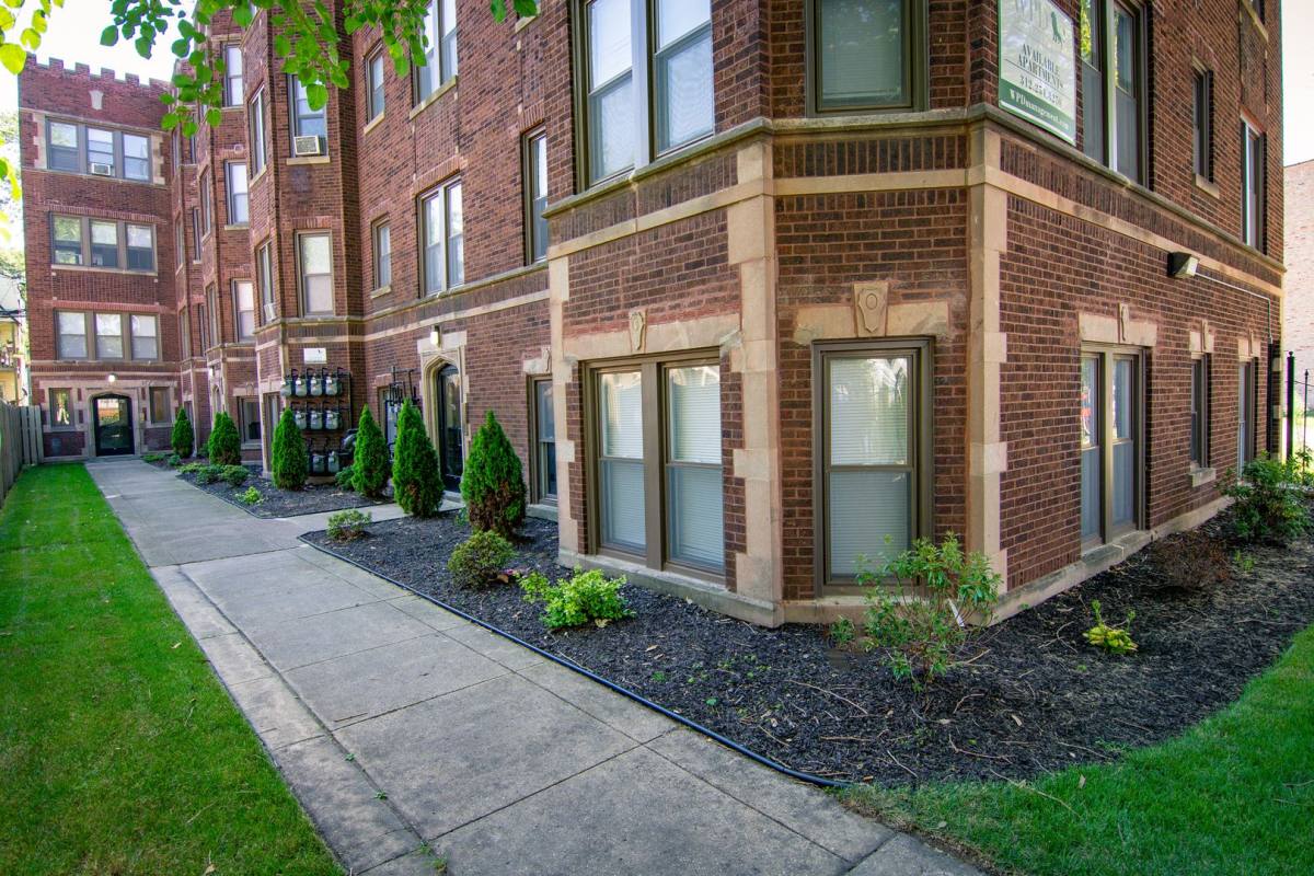 Apartment for rent at 7927 S Marquette Ave, Chicago, IL 60617